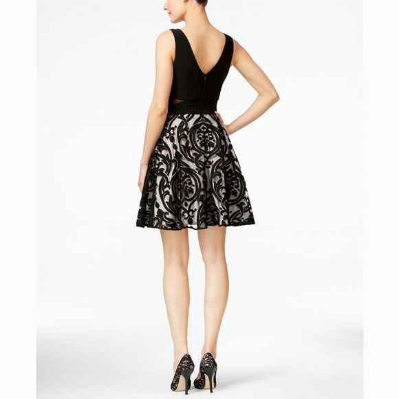 New! XSCAPE Women's Scroll Motif Illusion Cutout Dress V-Neck V-Back Black - Picture 3 of 7
